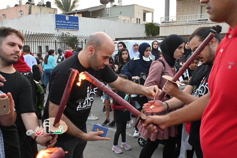 كفرقاسم- فيديو: مسيرة المشاعل السنوية - صمت اللسان فعزفت الاذن  فنطق القلب وذرفت العين - وعادل عامر  لهذه المسيرة قدسية خاصة ... وادعو الجميع للمشاركة غدا في احياء الذكرى ال65